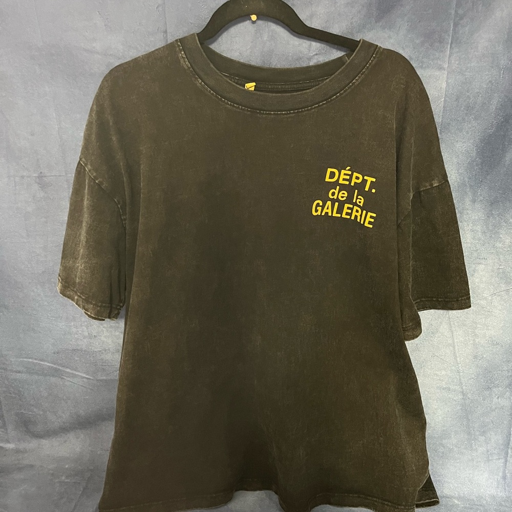 Gallery Dept. Black Tee with Yellow Tag